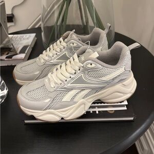 NEW Reebok Royal Charge Y2K Chunky Sneakers